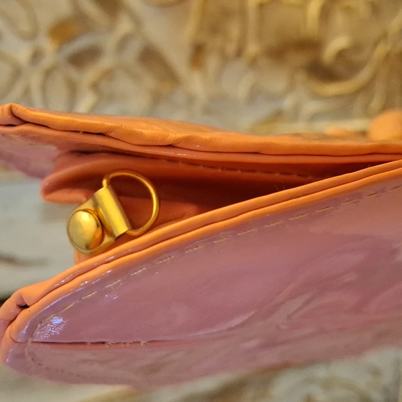 NEW SAVVY TRAVELERS KISS KLUTCH. - Picture 8 of 9